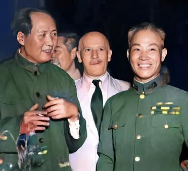 两人都兼具政治才干与军事能力。一位是从军事学校中走出来的军事奇才，另一位是在战争