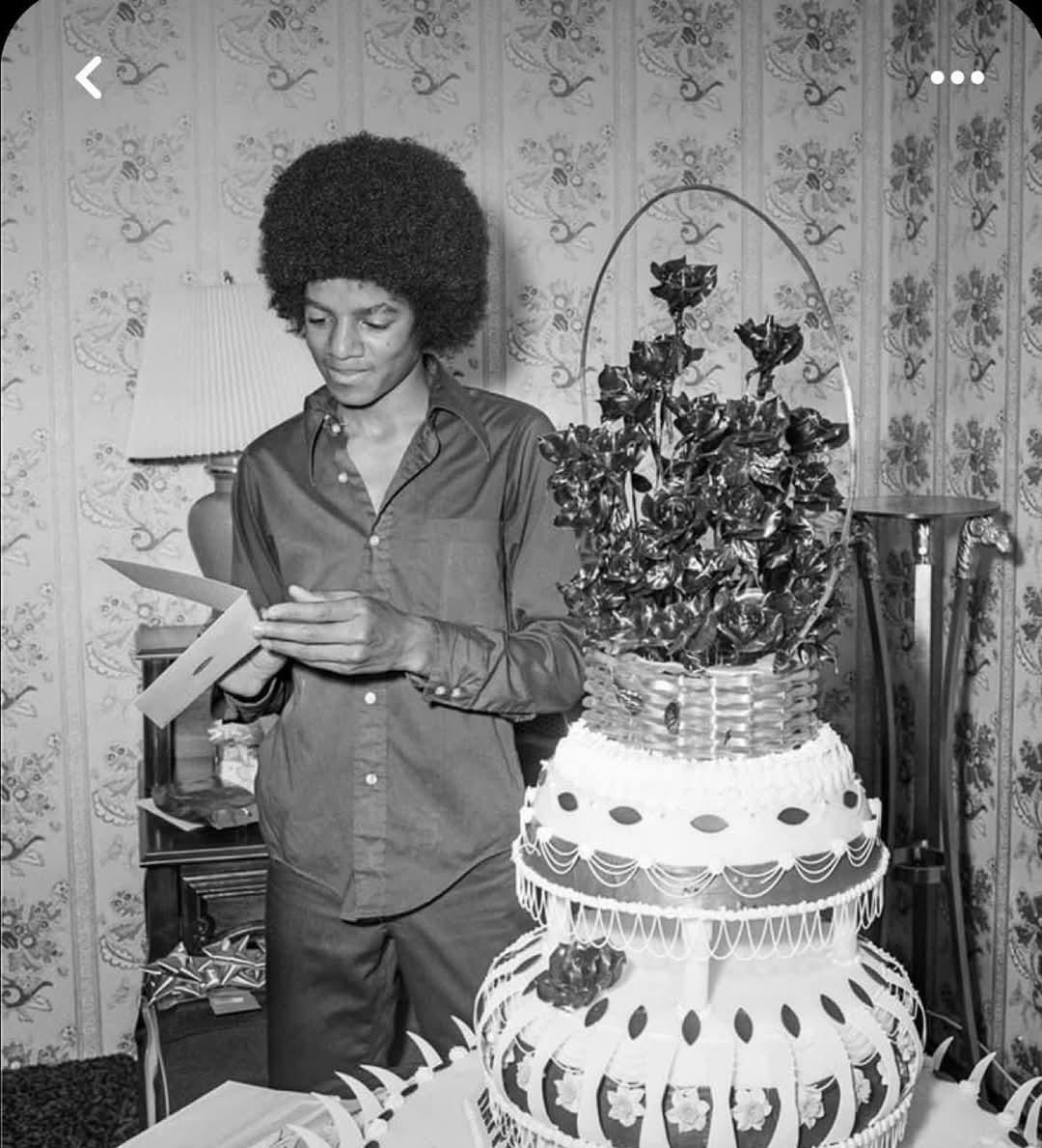 1974年，迈克尔·杰克逊在拉斯维加斯庆祝他的16岁生日。
#迈克尔·杰克逊