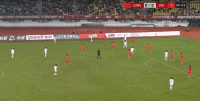 不进球就说拜合拉木差不应该，依我看，拜合拉木是全队表现最好的球员，中国U22国青