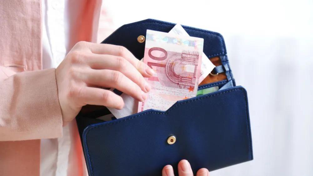 月入1295欧元即为经济独立？荷兰70%女性达标，但深层问题仍存