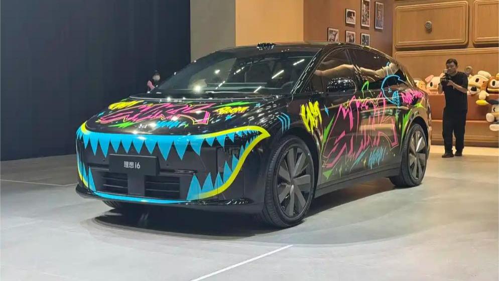 2025广州车展探馆：比法拉利回头率还高10倍的理想i6鲨鱼涂装亮相