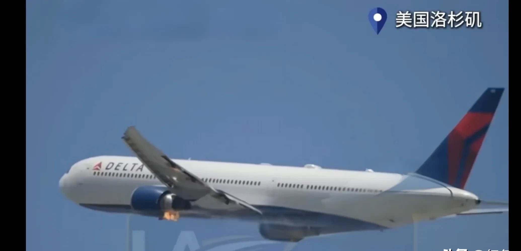 飞机引擎半空起火，吓死个人











飞机引擎突然喷火，乘客吓到腿软