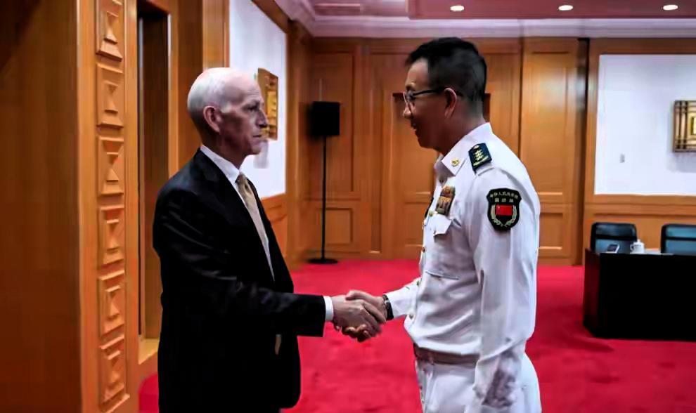 美国怕是又要破防了！
刚刚9.3大阅兵就让美国政府坐立难安，这福建舰又给了美国一