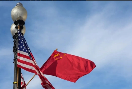 美媒近期的报道指出，在美国总统特朗普挥舞关税大棒、与全球展开贸易战时，欧盟和日本