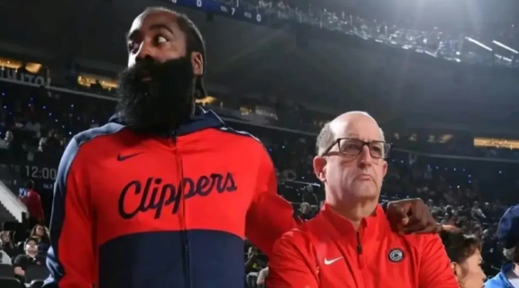 有啊，乔丹在奇才拿200多万，相当于现在小额中产，比现在的詹姆斯还年轻呢，在东部