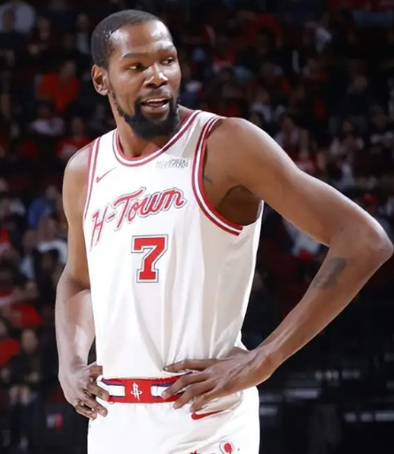 为什么这两场杜兰特打的又简洁又高效？是不是因为对手比较弱才凸显出真正的领袖？