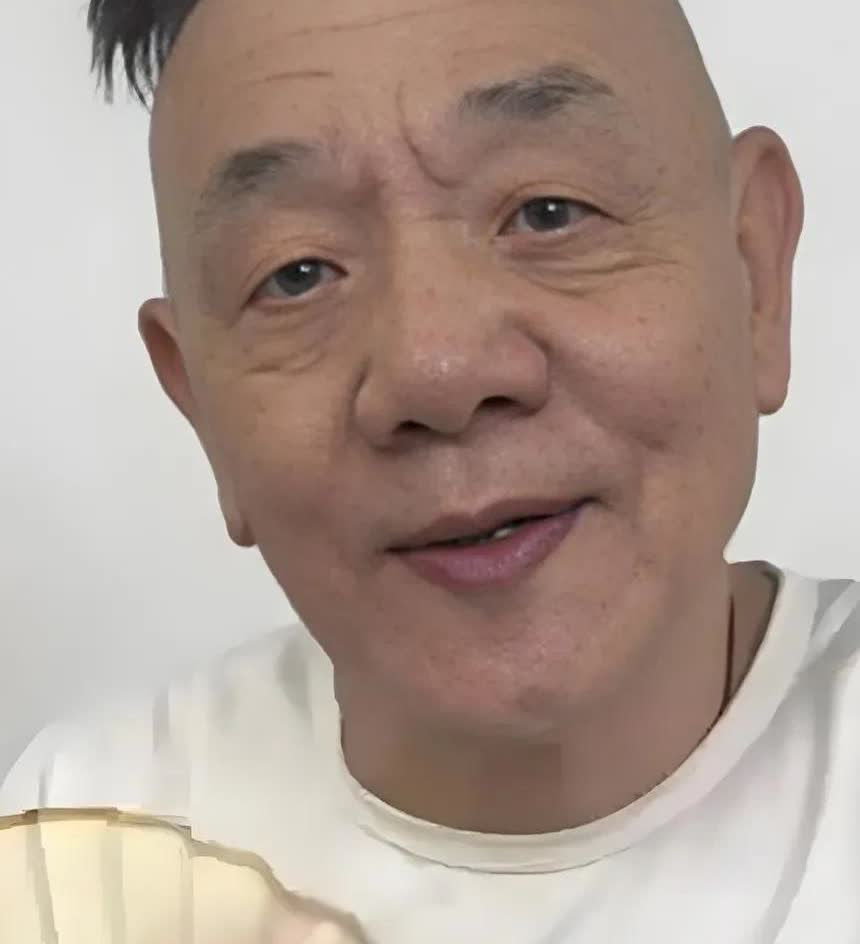好家伙，杨进明成杨少华二儿子了？你们营销号发文前能不能做做功课？！
近日，有营