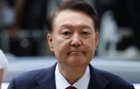 尹锡悦又摊上事了！
当地时间7月27日，韩国独立检察组传唤最大在野党——国民力量