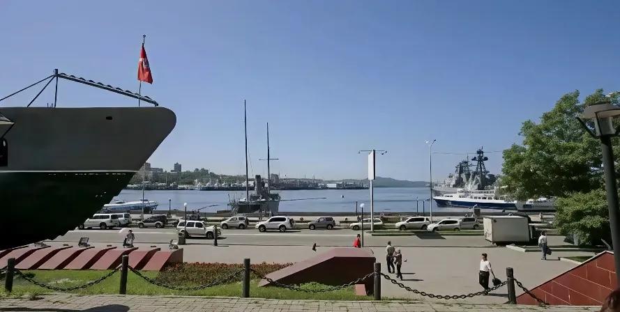 实在是忍受不了这群小丑，除了拿美国人的钱带节奏，啥都不会的恨国党。中国海军在八月