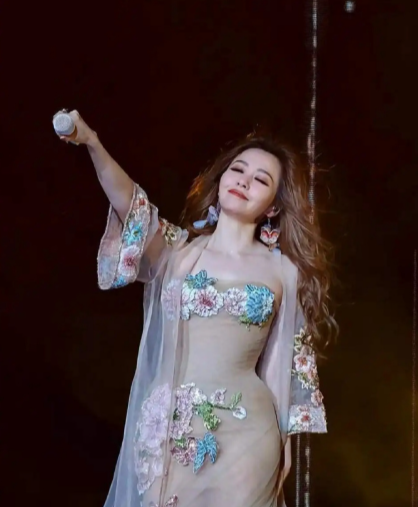 明明穿了好几层，只会忽悠老实人 ​​​