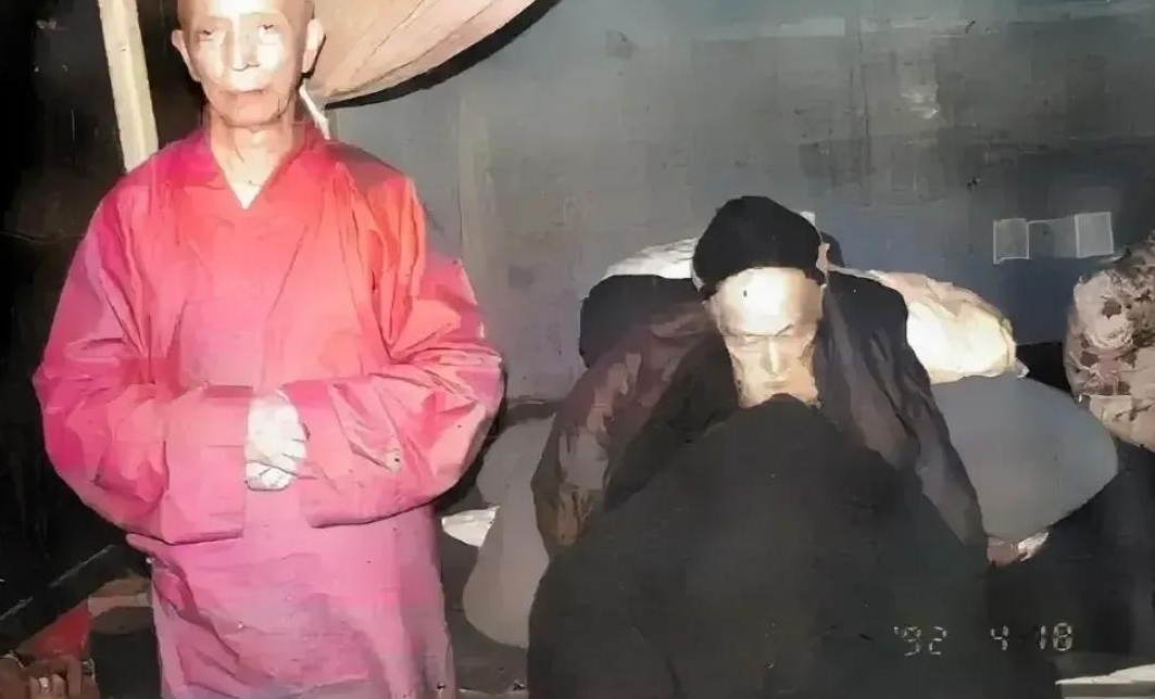1992年，四川资阳，离欲上人圆寂后，一张罕见的遗容，就在这一年的4月17日凌晨