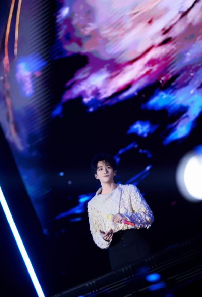 活力少年黄子弘凡报到！用歌声解锁新春新意，点亮团圆时刻，大年初一唱响年味惊喜