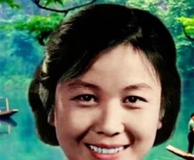 1968年，严凤英趁着丈夫熟睡，来到床头柜前，将事先准备好的100片安眠药吞下