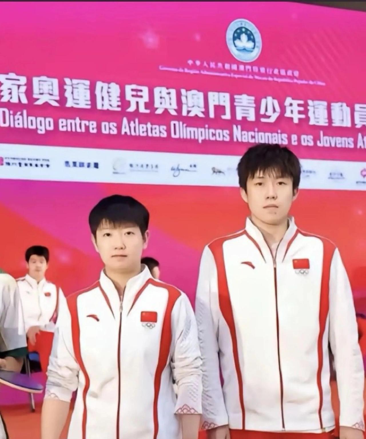 原来港澳之行，两人有单独的合照！
这是属于混双组合的美好回忆，两个人又多了一张彼