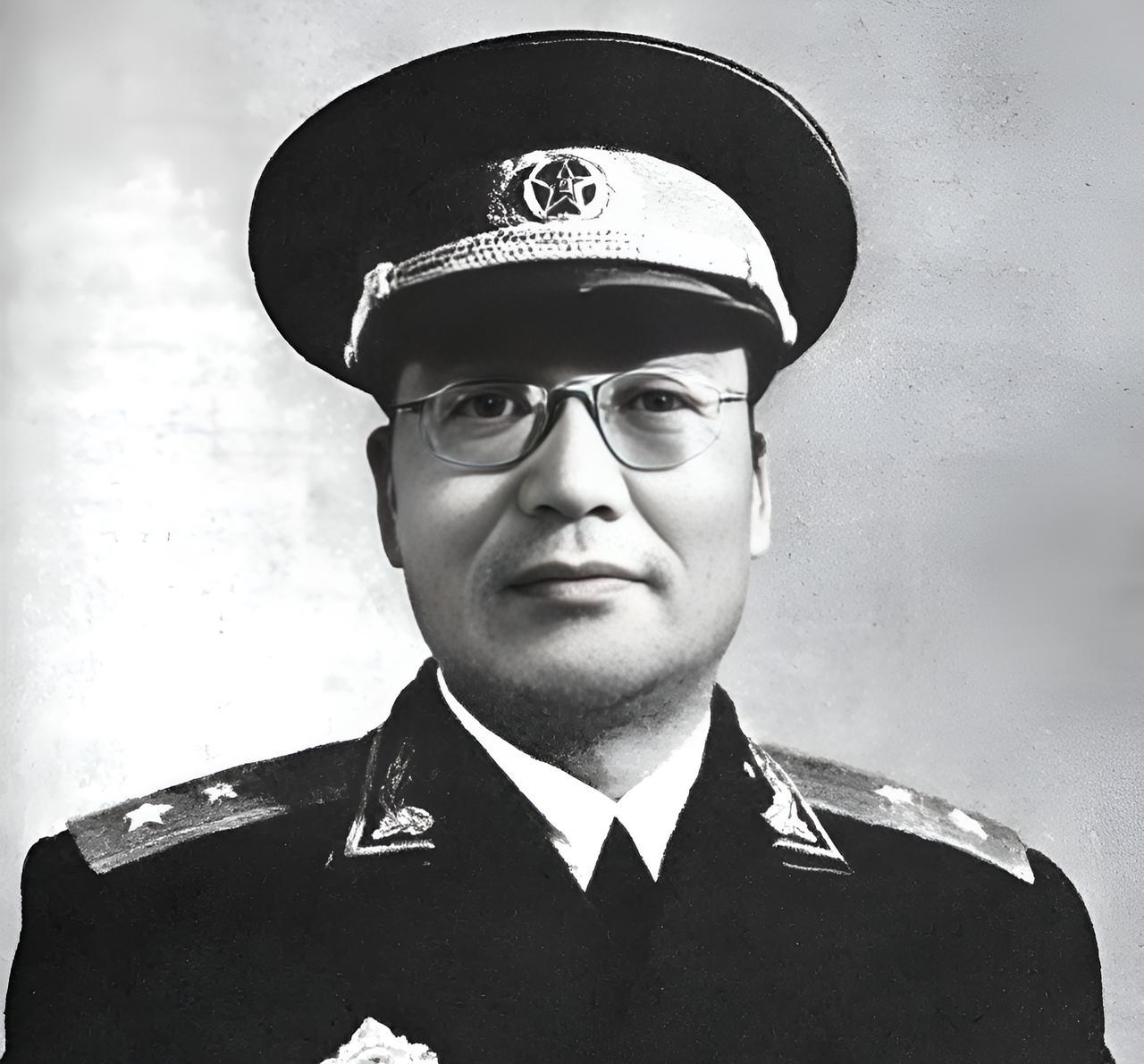 1948年，何应钦识破了我党潜伏人员韩练成的真实身份，打算痛下杀手。就在这生死攸
