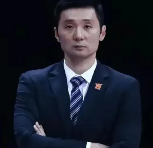 随着新疆队103：116完败浙江队后，新疆队主教练刘炜的下课声不断。
本赛季初，