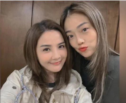 容祖儿脱口证实阿Sa与旧爱复合
43岁蔡卓妍（阿Sa）2月传出有新恋情，但原来“