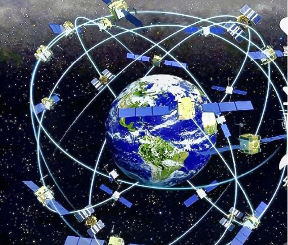 中国搞北斗系统时，美国曾扬言必要时可击毁北斗卫星。可当中国用导弹清理了自己废弃的