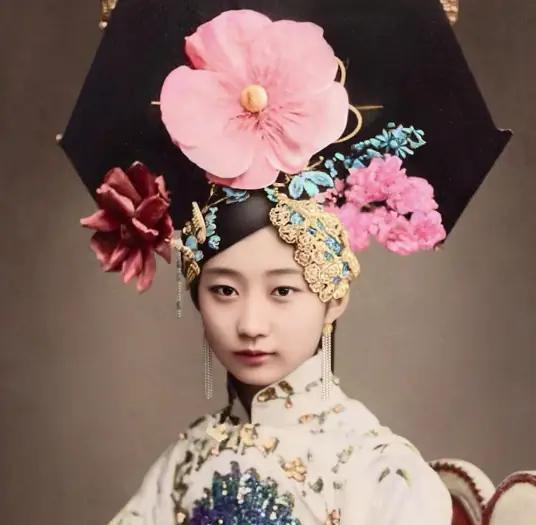 1971年，北京的一间小院里，溥仪的弟弟溥任向王敏彤求婚,那年他53岁，风度翩翩