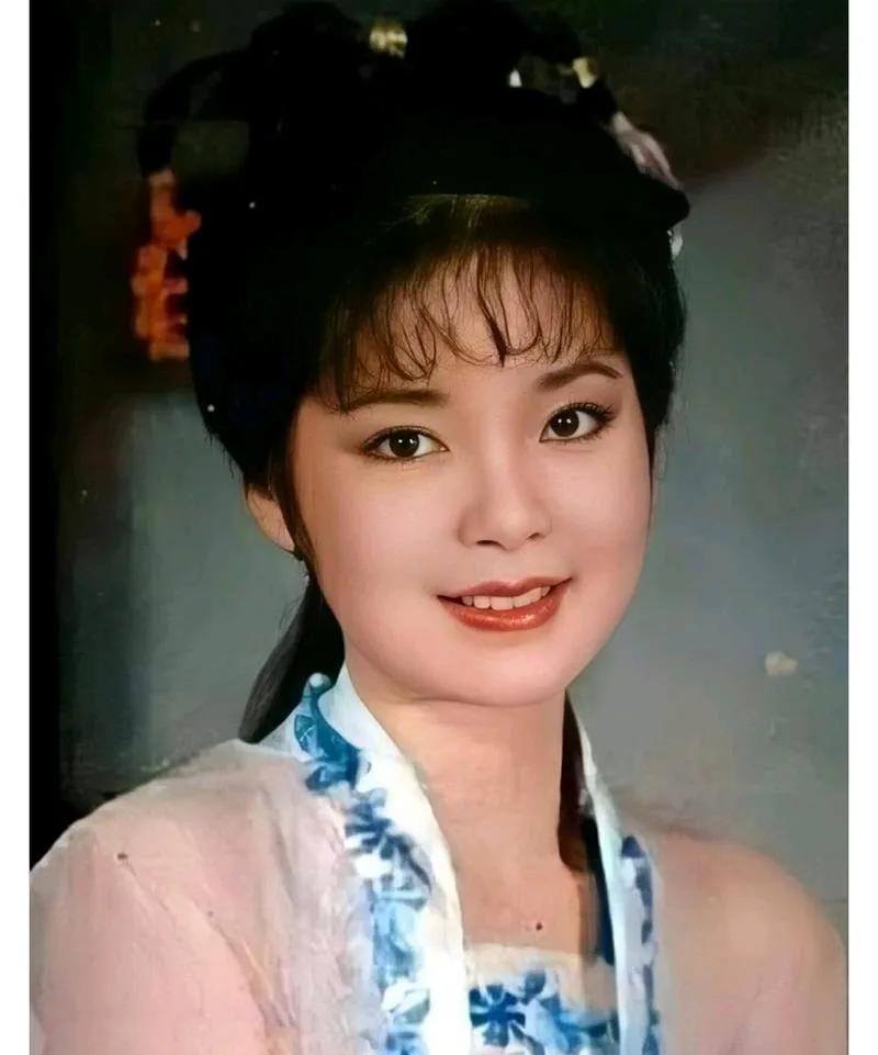 你知道吗？在唐朝，竟然有一位“歌神”让人们为她疯狂，她的名字叫邓丽君！虽然我们今