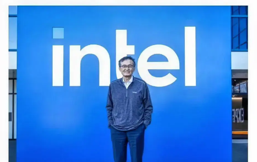 特朗普要求英特尔华裔CEO陈立武必须立即辞职，因为他向中国企业投资了2亿美元。