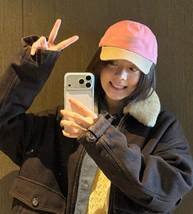 赵今麦比耶自拍，少女感十足！