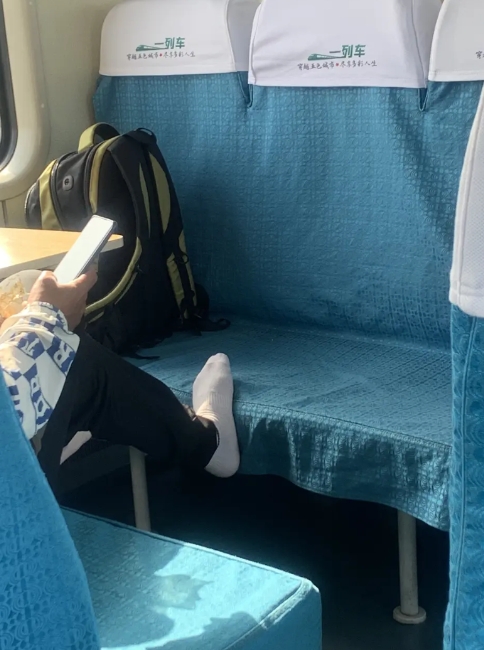 为什么火车都是这种人！