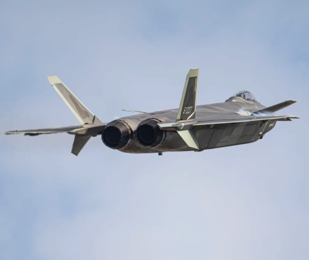  歼-20 vs F-35：单挑还是群殴？

F-35是美国的主力五代机，数量多