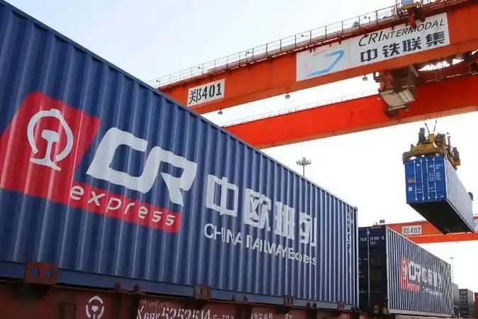 [下雨]波兰还是中计了？很多人还以为，波兰关闭边境，是在“反击”俄罗斯。其实它这