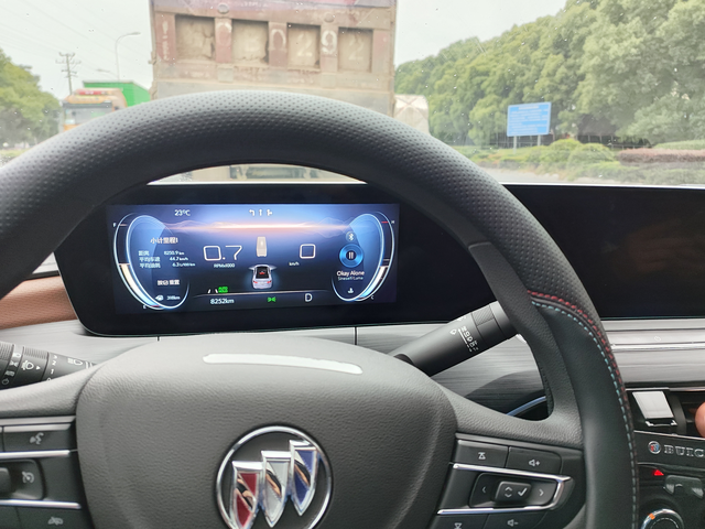 威朗通病吐槽一下
最近老黑屏，倒车花屏，究其原因就是别克舍不得给销量最高的乐享配