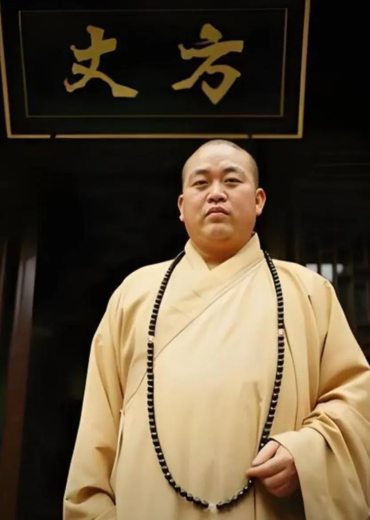 这个凤凰网是真厉害，点谁名谁下台呀！凤凰网是手眼通天还是法力无边。以后会有很多人