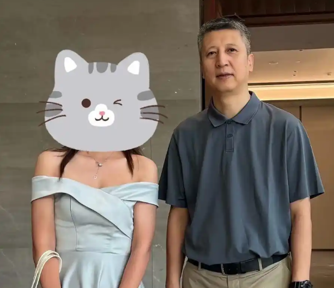 男篮主教练郭仕强人缘特别好，非常深受球员的尊重。

郭凯结婚佳节，郭仕强亲自到现