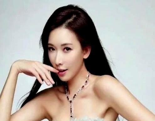 林志玲的跨国婚姻，终究还是败给了现实？
2019年，45岁的林志玲突然宣布嫁给小