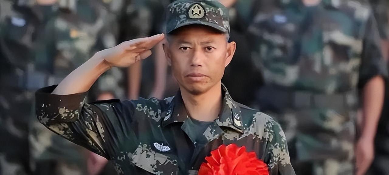 导弹兵王王忠心，1999年开始两次退伍被召回，妻子笑他：只长胡子，不长职务
19