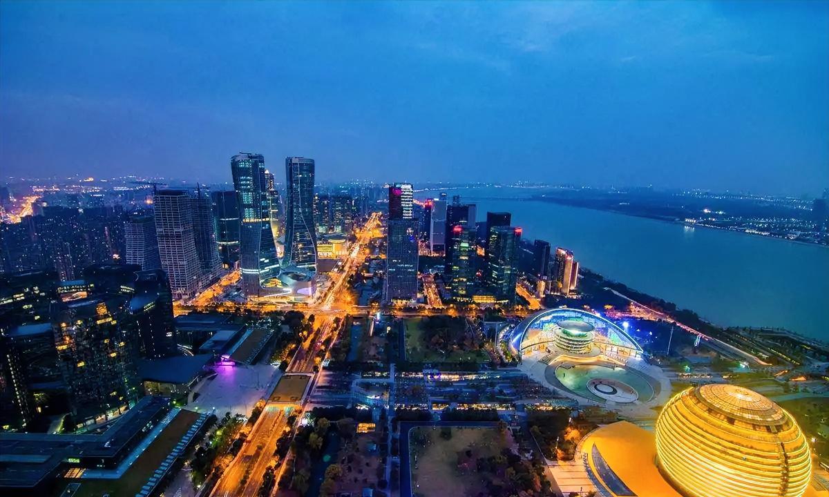 杭州市10个区人口：
1、上城区，139万
2、拱墅区，119万
3、西湖区，1