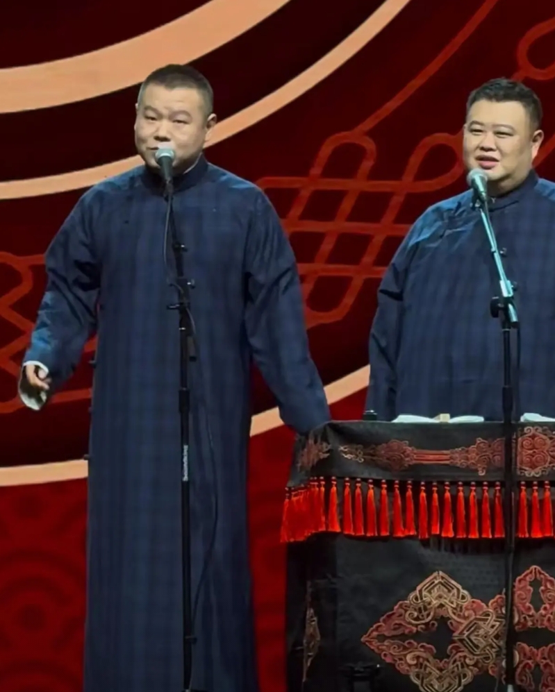 岳云鹏上海办专场，带着徒弟尚筱菊。北京演唱会，尚筱菊登台打快板给师父岳云鹏伴奏，