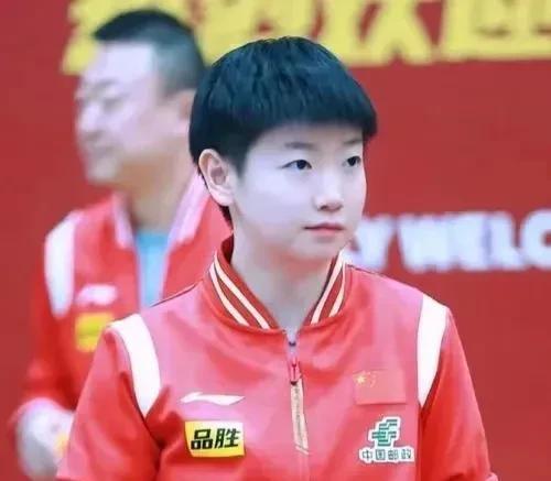 孙颖莎教练一开始是张琴，然后是黄海成，黄海成走后，孙颖莎就吃百家饭。
期间李隼也