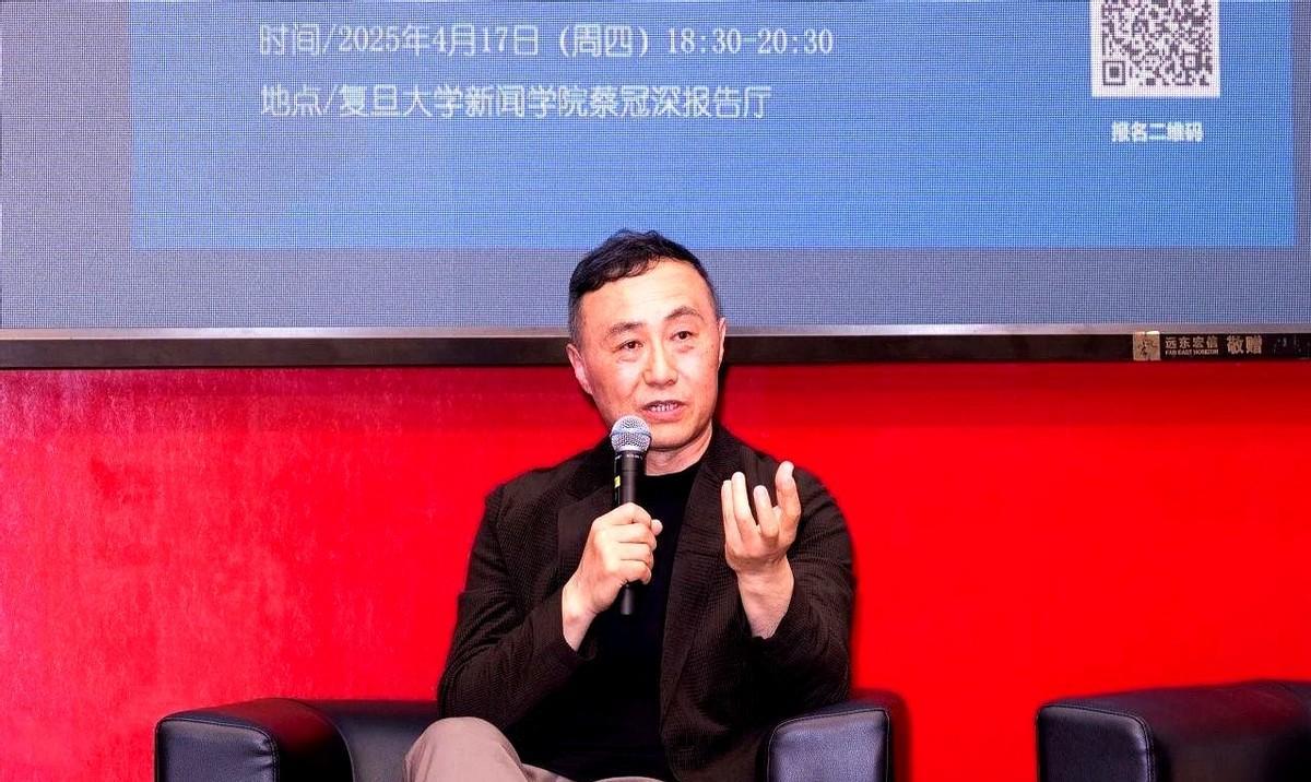 刚刚，他在复旦120校庆大会上发言：我一生都以复旦文科生为荣！
今天上午，复旦大