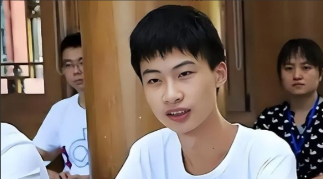 美国关税打压之时，中国又出现了位厉害人物！他就是当年被清华校长亲自上门拜访，如今