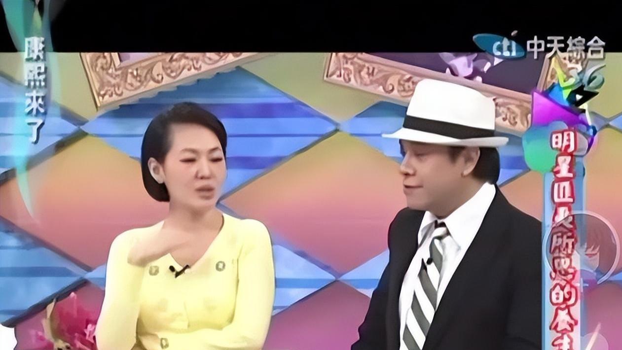 看到小S被老公和大姑姐搀扶出席葬礼，突然明白小S不离婚的原因