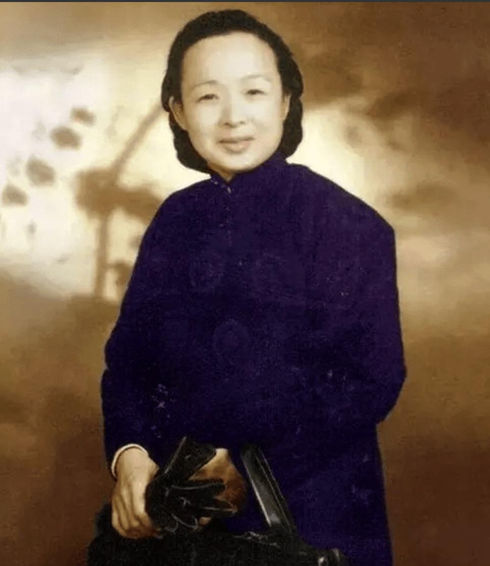 1949年，谢晋元的遗孀向陈毅要了一个房子，陈毅就把吴淞路466号送给她，几天后