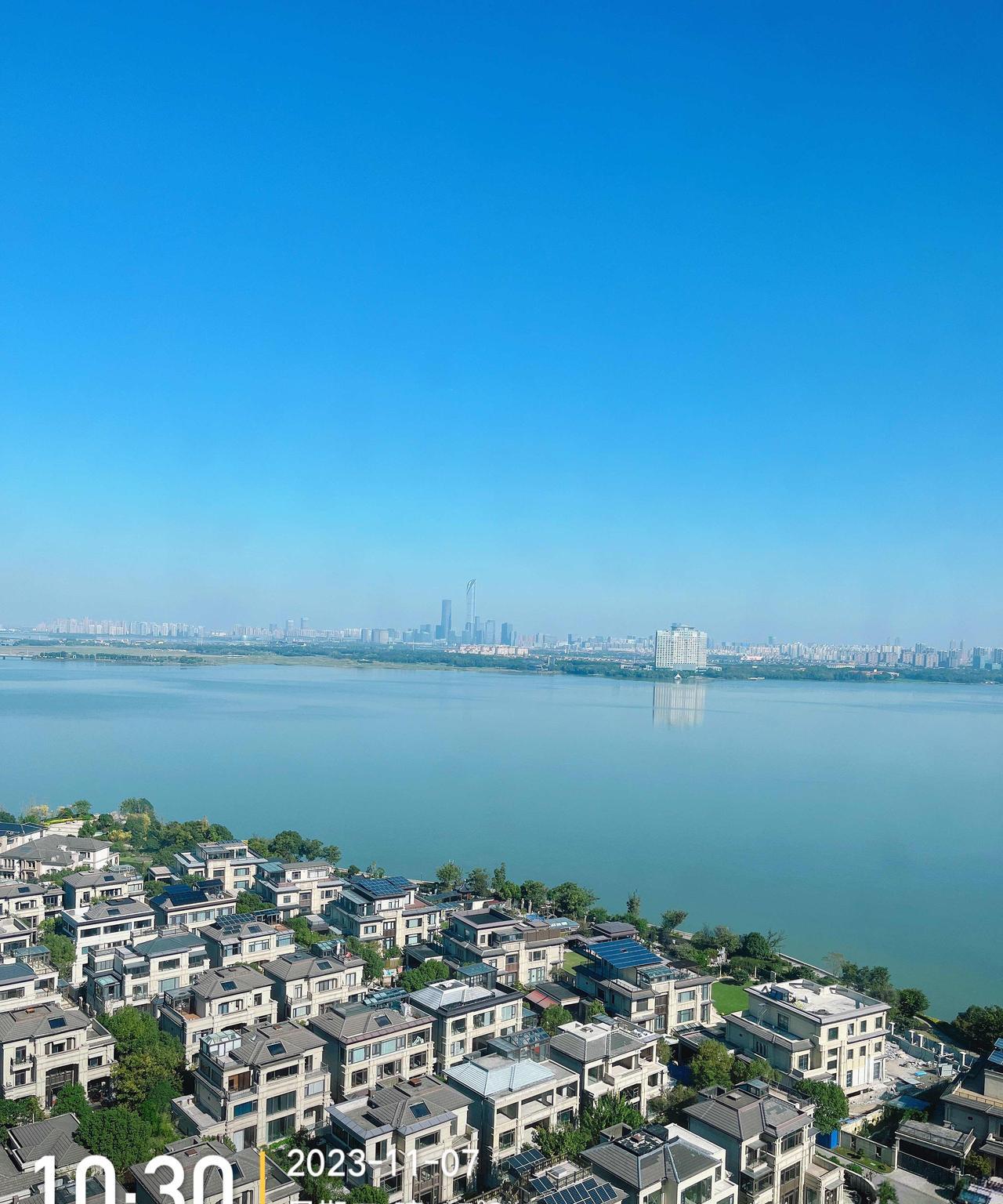 卖房记
上海浦东的一套房子，高值时价格应在八百万以上，因种种原因一种没挂卖。前年