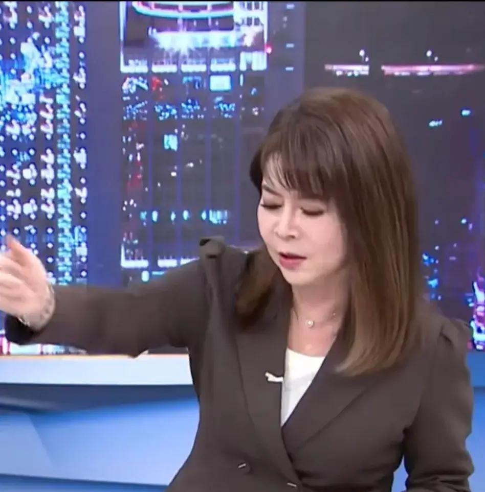 邱议莹戳中了国民党的软肋！蓝媒也开始带风向，一场政治风暴正向郑丽文袭来
郑丽文昨