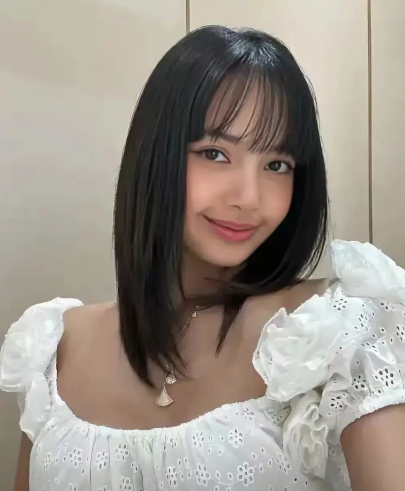 别的女孩遇到白马王子都会越来越美丽，变的肤白貌美，娇羞可人！
可就是Lisa变的