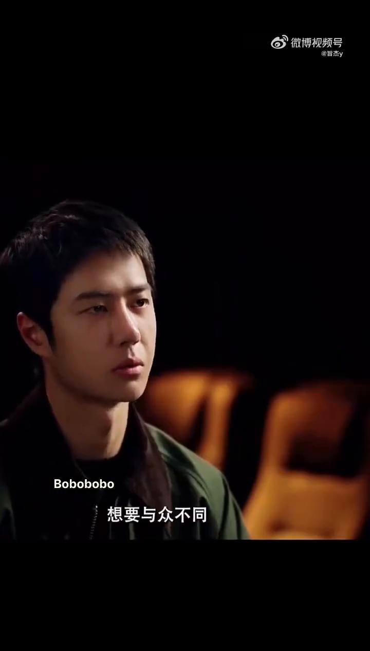 可能从小就喜欢自己与众不同，想要与众不同可能也是因为父母给我形成了这种性格，因为