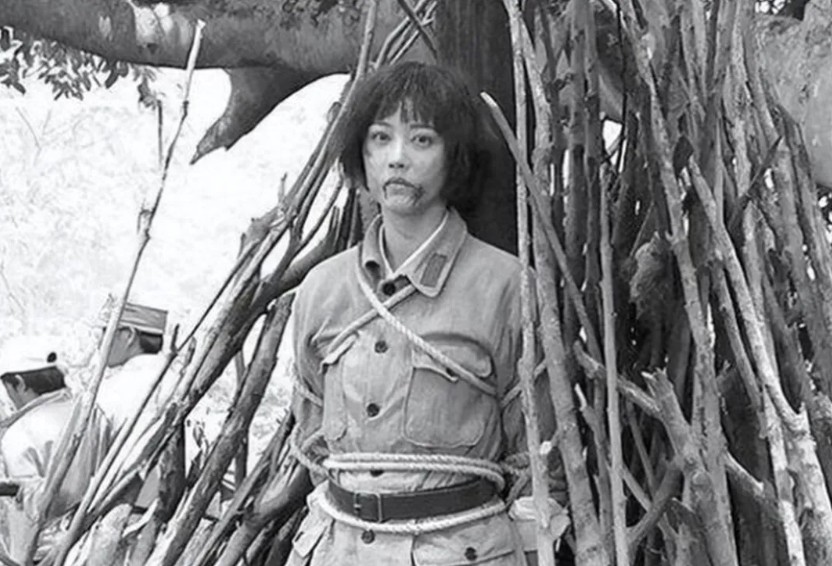 1936 年，西路军在残酷战斗中被打散。怀有身孕的女兵陈素娥不幸被捕，恶魔般的马