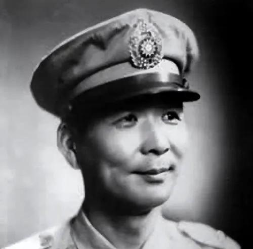 1948年12月7日，胡琏乘飞机从双堆集来到南京，汇报黄维兵团被围情况。蒋介石专