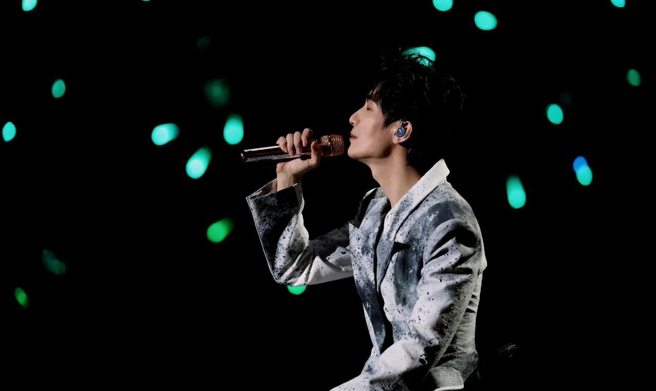 #陈楚生连续九期收视TOP1##陈楚生歌手连续九期收视TOP1#
谁看了不说一句