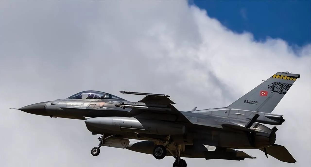 不宣而战！美国F-16跨境突袭，结果惨遭中国导弹‘教做人！
冲突爆发当天凌晨4时