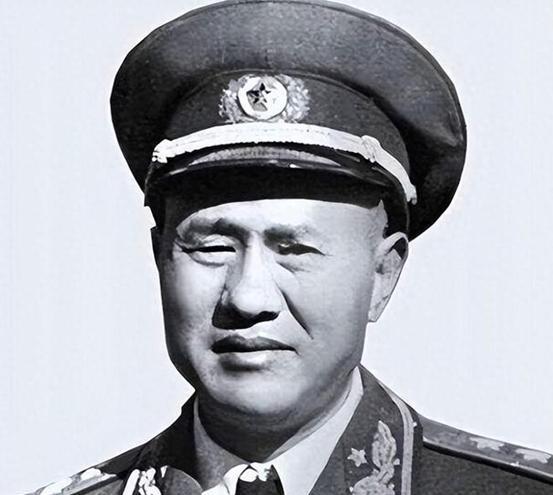 全军唯独三位，被授予中将军衔的副军长是谁？
【1955年9月22日，西山演训场】